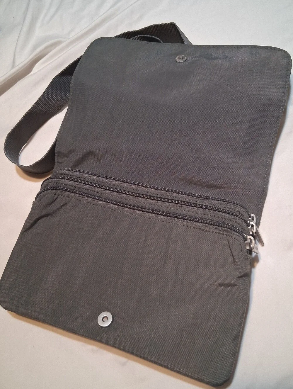 Baggallini Grey Lightweight Nylon Zipper Crossbody Travel Bag Collegiate Casual